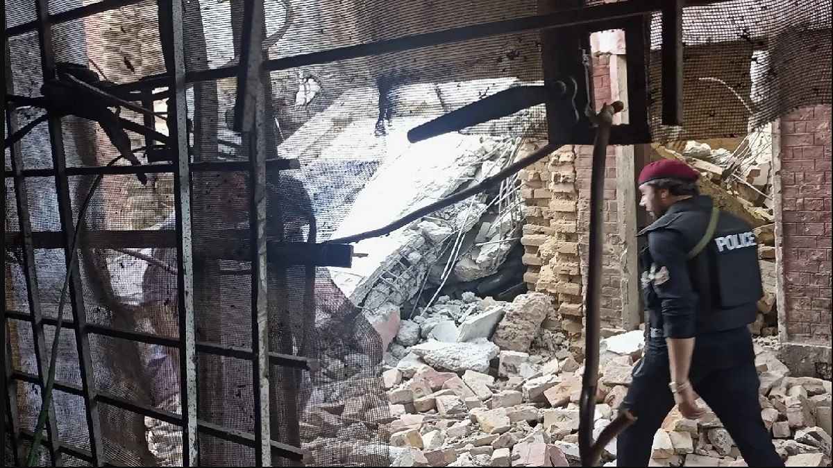 रॉकेट अटैक से दहला पाकिस्तान; 11 पुलिसकर्मियों के उड़े चिथड़े, बाकी बनाए गए बंधक