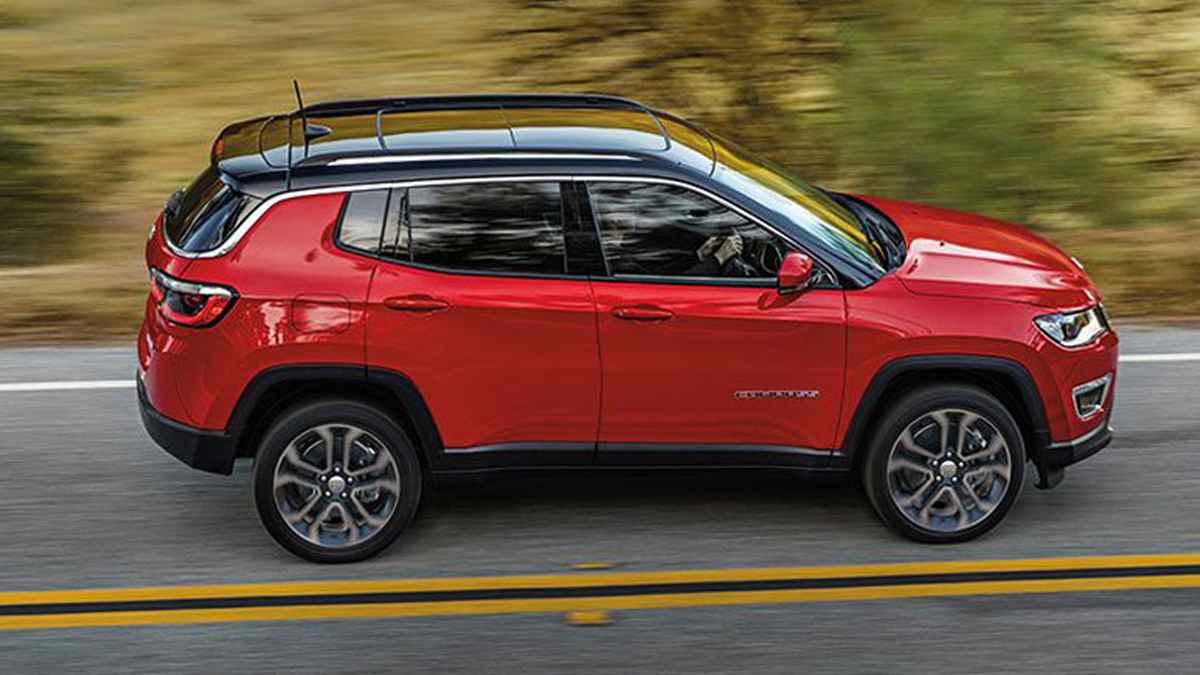 इस धांसू SUV पर 2.50 लाख का डिस्काउंट, स्टॉक खत्म होने से पहले डील करें पक्की