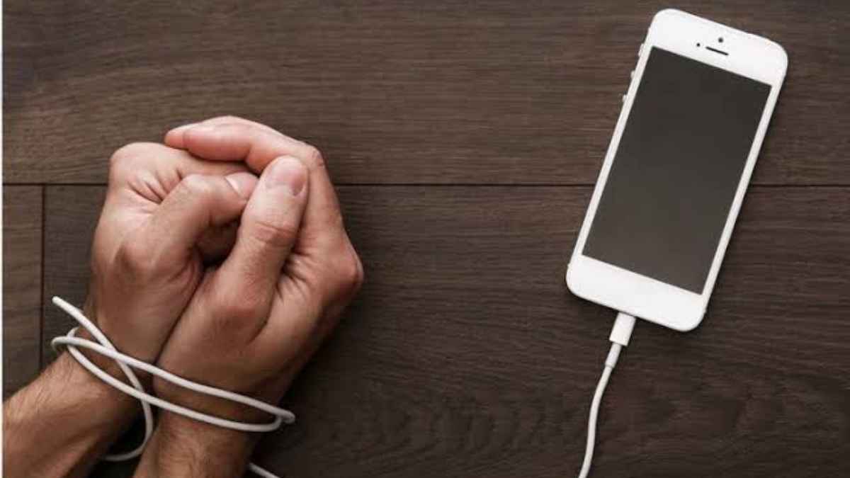 सिगरेट के पैकेट की तरह स्मार्टफोन पर भी दिखेगी चेतावनी, इस देश ने रखा खास प्रस्ताव
