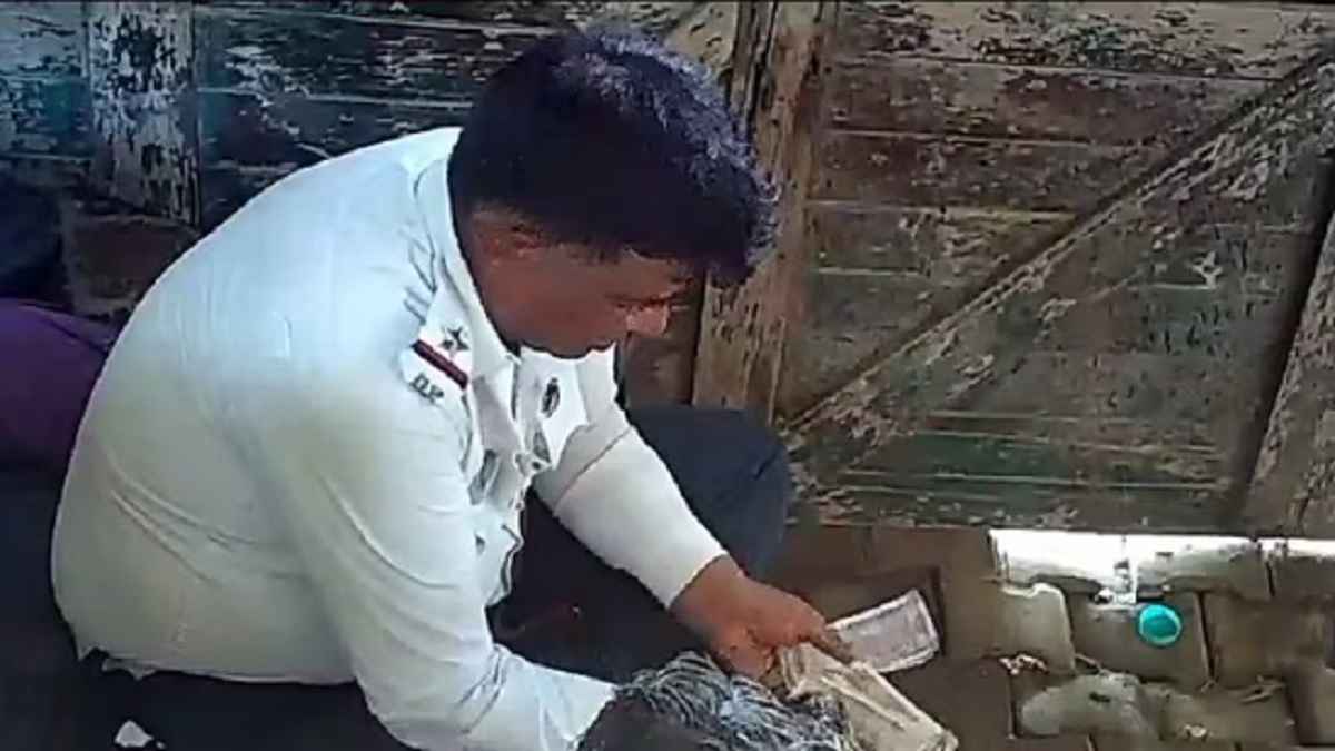 Traffic Policemen suspend