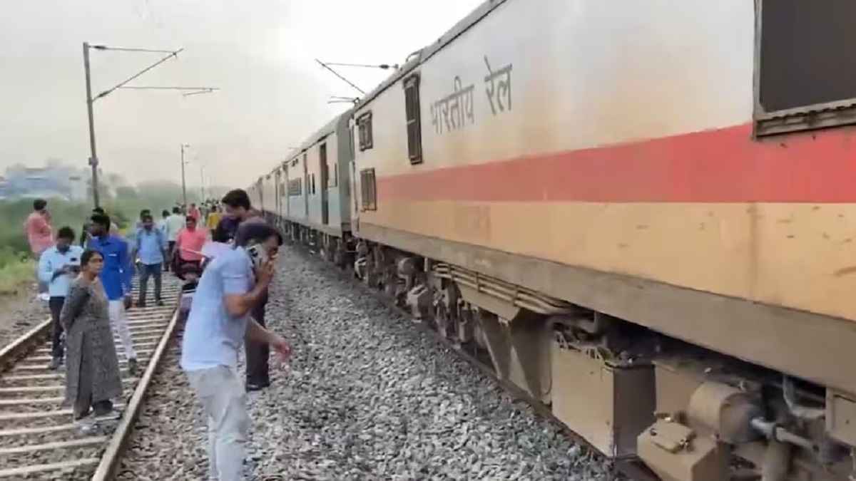 धड़-धड़ की आवाजें, जोरदार झटके, दहल गया दिल...पैसेंजर ने सुनाई साबरमती ट्रेन हादसे की आपबीती