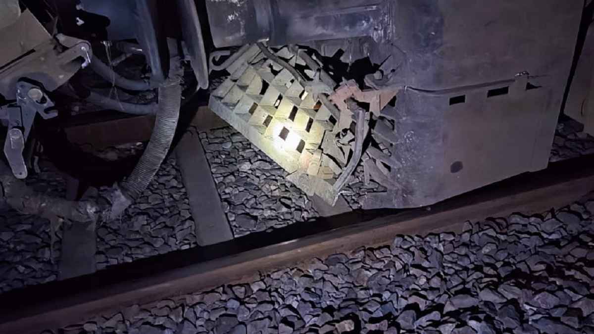 एक और भीषण ट्रेन हादसा, यात्रियों में मची चीख पुकार; पटरी से उतरी साबरमती एक्सप्रेस