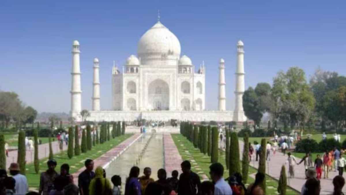 UP: ताजमहल में 2 युवकों ने चढ़ाया गंगाजल, Video भी बनाया, पुलिस ने किया अरेस्ट