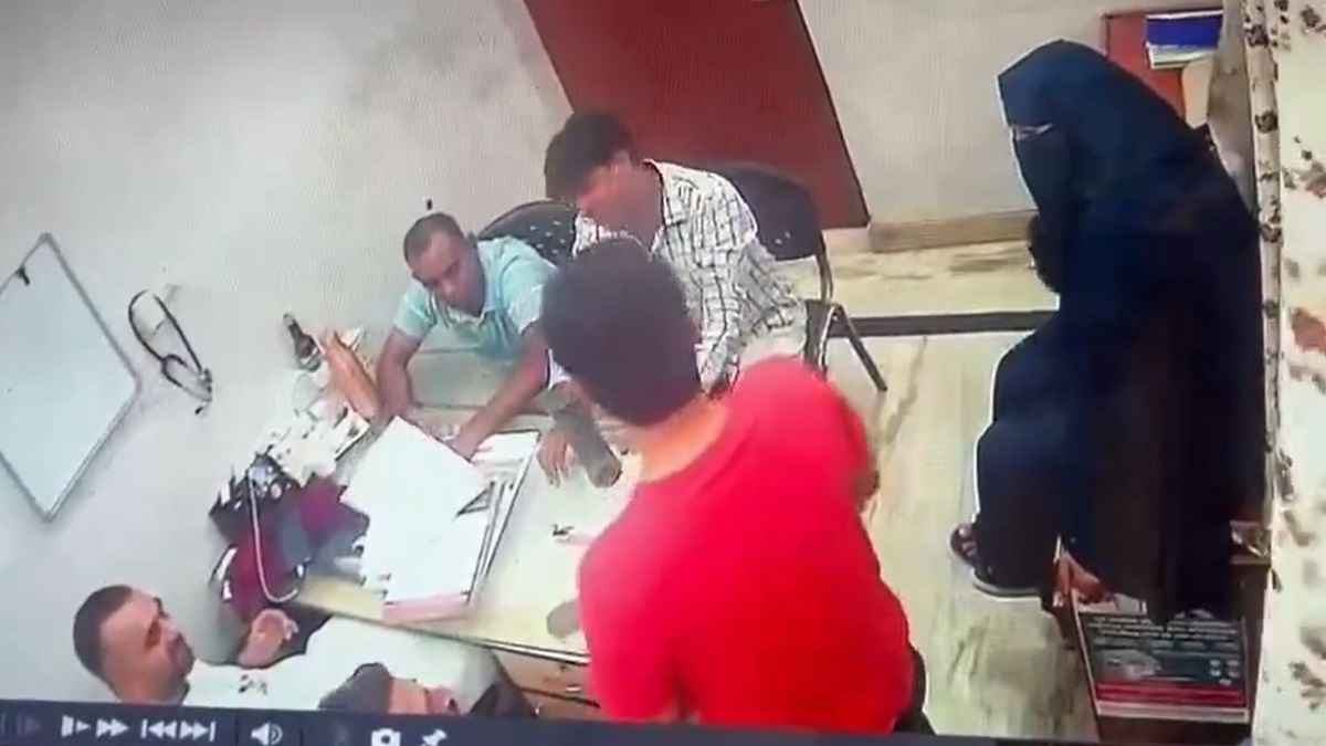 महिला मरीज ने रेप केस कराया, मांगे 10 लाख; अमरोहा के डॉक्टर की आपबीती सुन उड़ जाएंगे होश