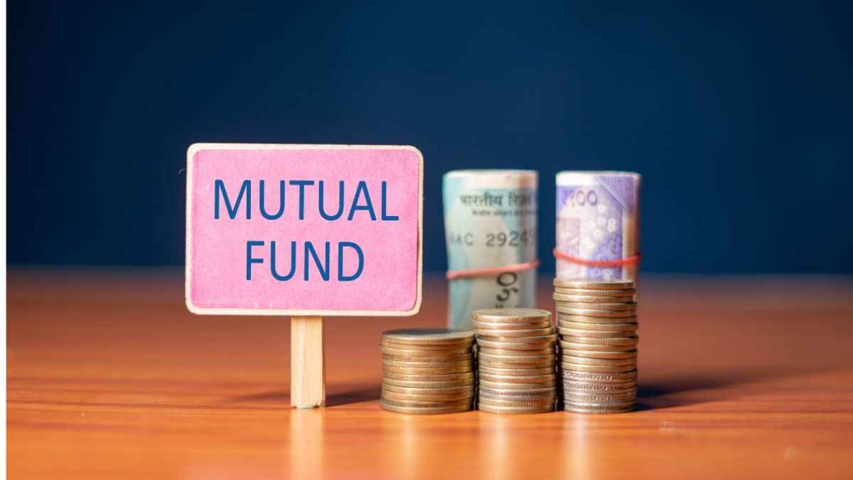 बाजार में गिरावट की आंधी के बीच भी डटे रहे ये Mutual Fund, बीते 1 साल में दिया पॉजिटिव रिटर्न