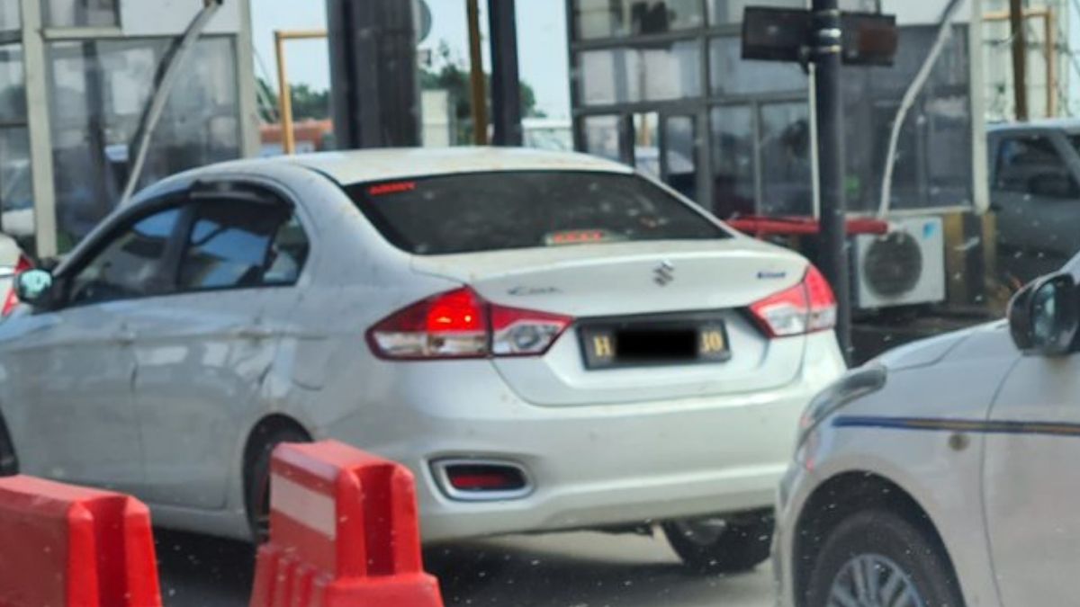 Singapore Envoy Spots Car With Unusual Plate