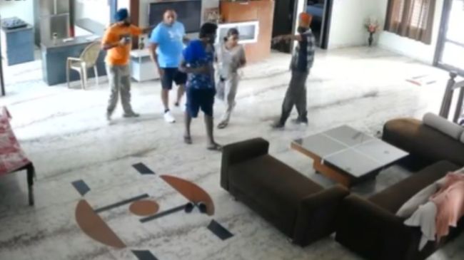 рдмреЗрдЯреЗ рдХреА рдореМрдд рдХреЗ рдмреАрдЪ рдЖрдИ рдорд╛рдВ... рд╣рдорд▓рд╛рд╡рд░ рдирд╣реАрдВ рдЪрд▓рд╛ рдкрд╛рдП рдЧреЛрд▓реА, рджреЗрдЦрд┐рдП рд╡рд╛рдпрд░рд▓ VIDEO Amritsar Attack Video