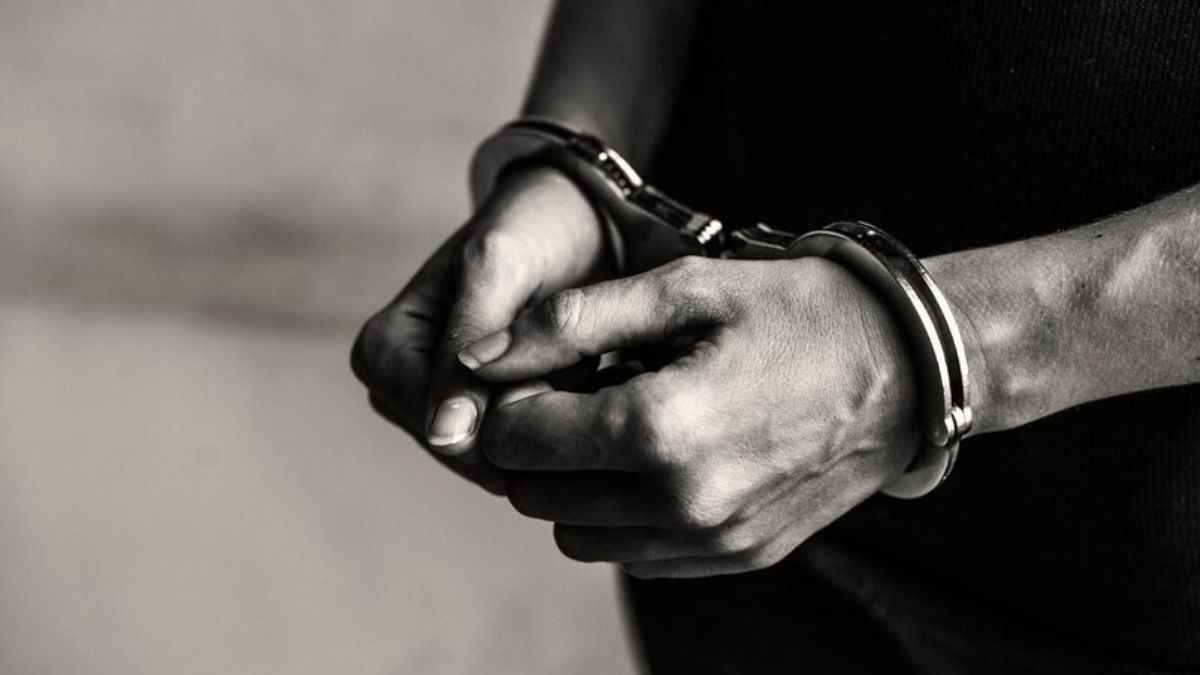 बेटी के रेपिस्ट बाप का सामने आया पाप, पीड़ित बच्ची की आपबीती सुन दंग रह गई मां, कराई FIR