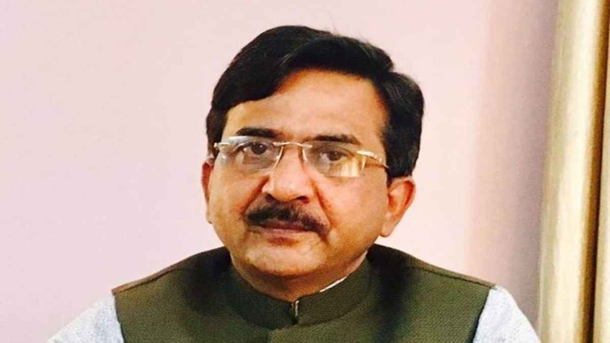 'बांग्लादेश से आने वालों के लिंग की जांच हो...' ये क्या बोल गए VHP नेता