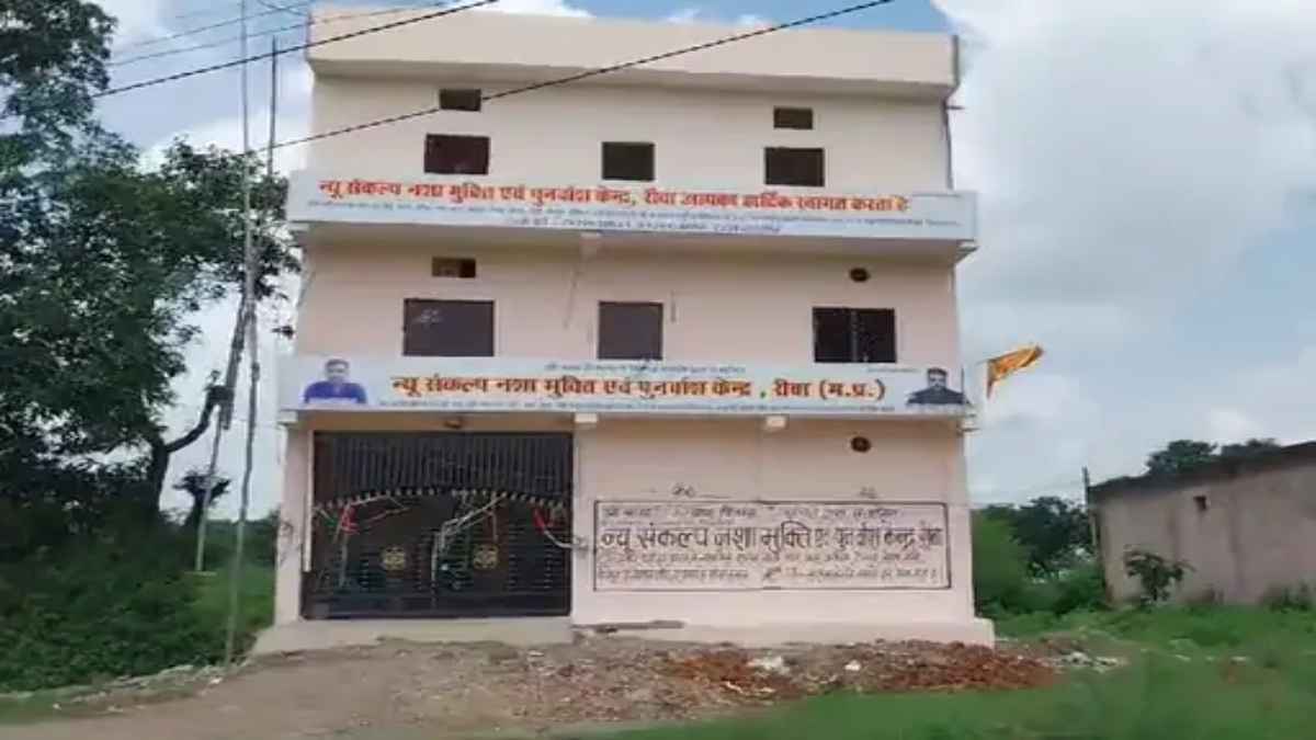 मरीज की बीवी पर फिदा हुए डाक्टर का कत्ल, हमलावरों ने मारा और किया फोन-एक्सीडेंट में घायल