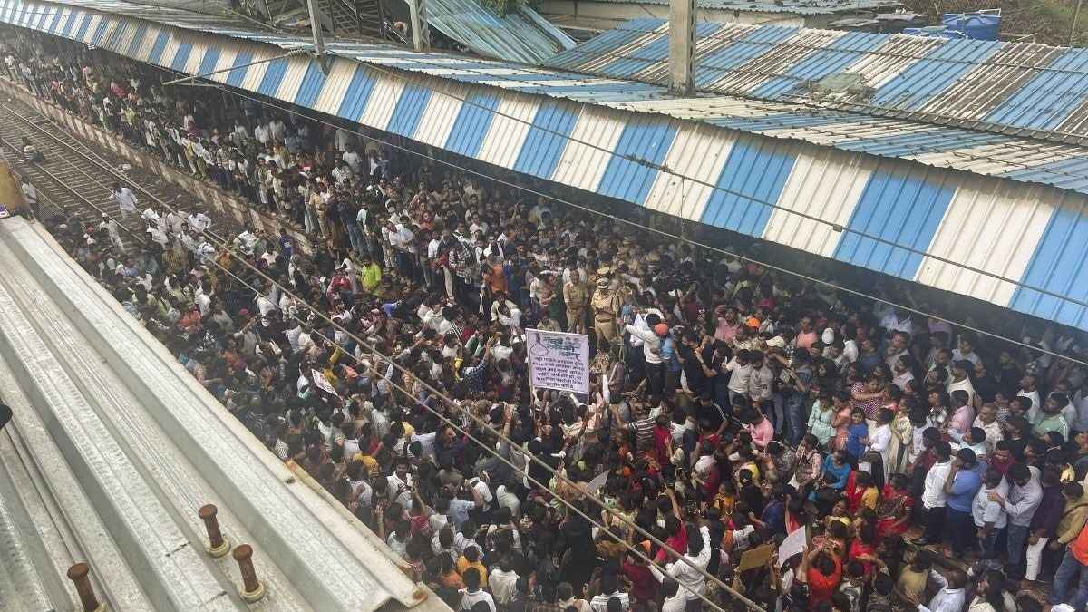 Badlapur abuse case: बच्ची के इन हावभाव से हुआ वारदात का खुलासा, पहले परिजनों को लगा प्राइवेट पार्ट में है इंफेक्शन
