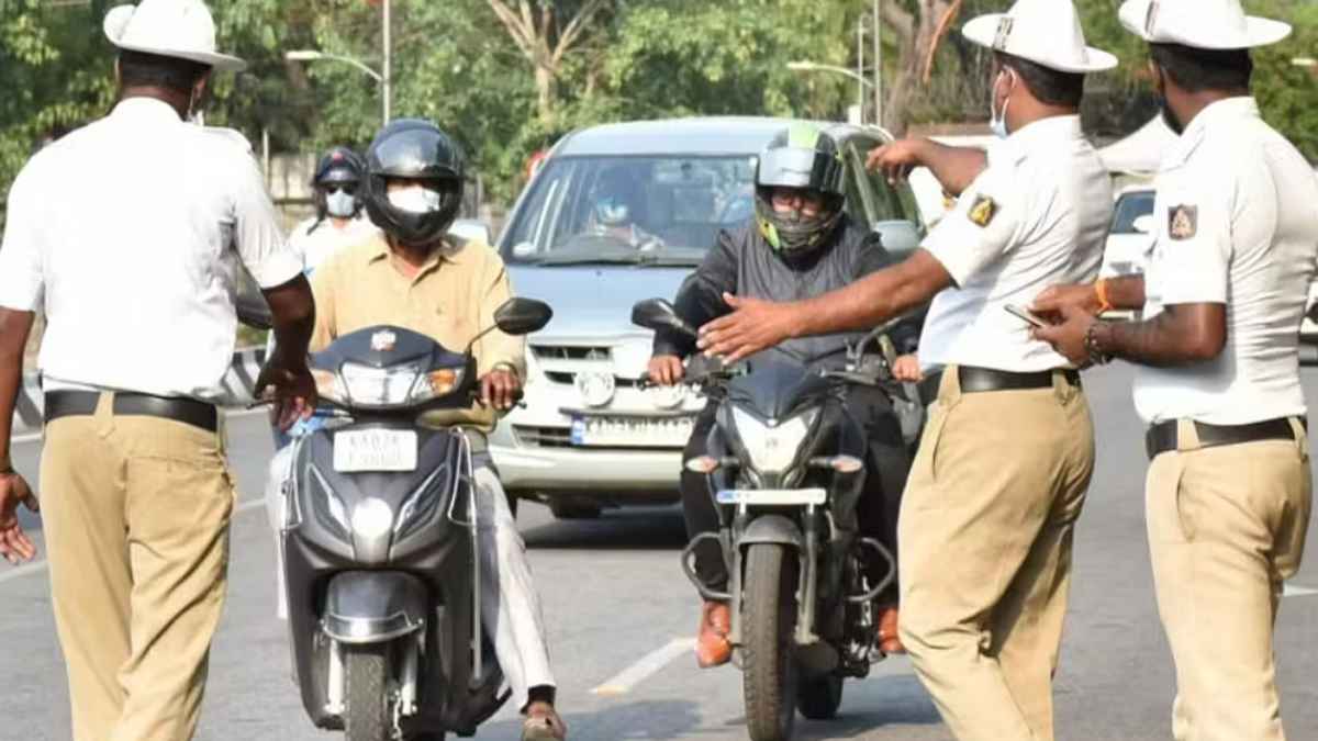 बाइक और स्कूटर चलाने वाले हो जाएं सावधान! लागू हो गया ये ट्रैफिक नियम