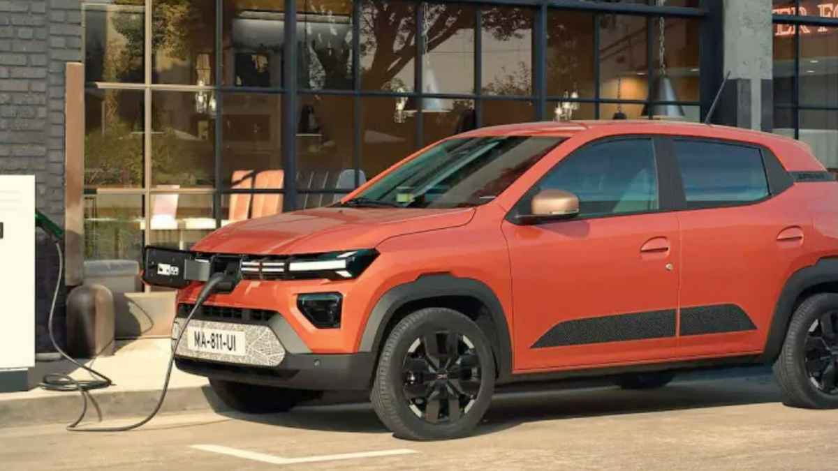 Renault ला रही है सबसे सस्ती इलेक्ट्रिक कार! 220km की रेंज के साथ Tiago EV को देगी टक्कर