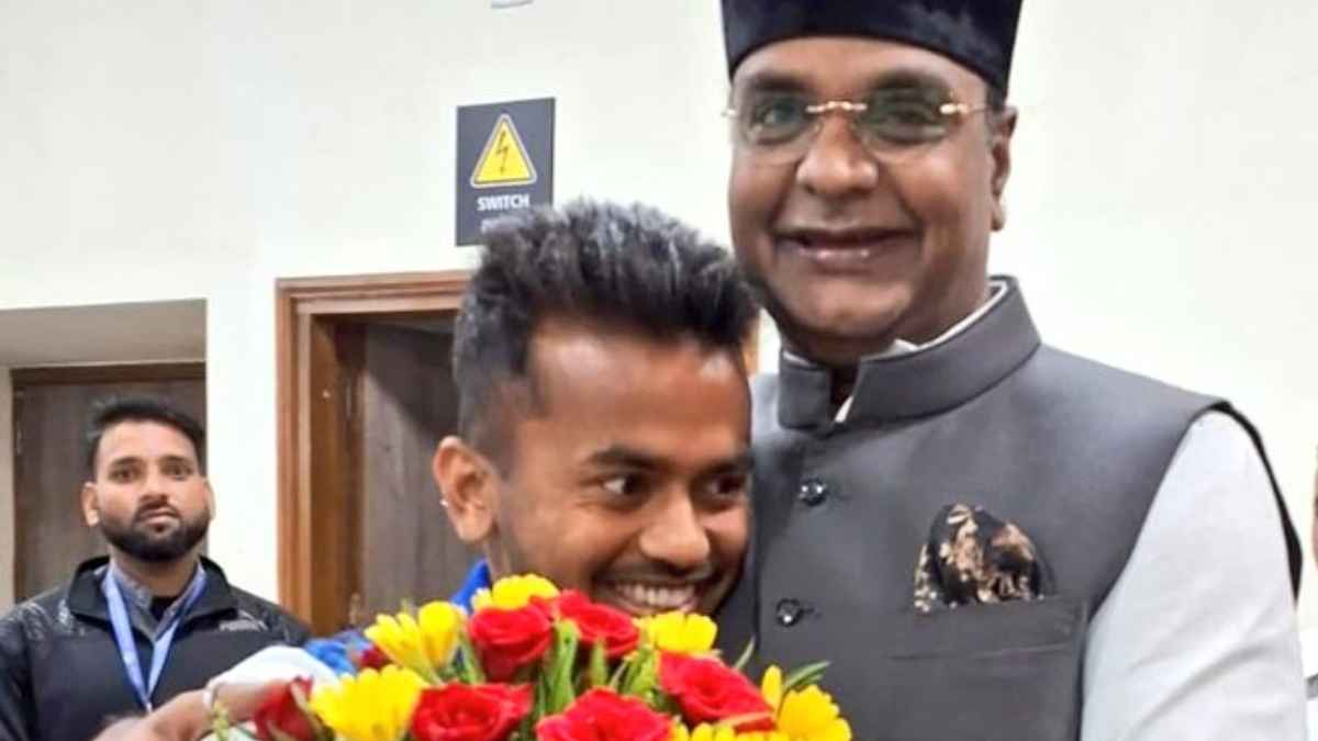 ब्रॉन्ज विजेता हॉकी प्लेयर विवेक सागर का खेल मंत्री ने किया जोरदार स्वागत, बोले- विवेक ने देश और प्रदेश का नाम रोशन किया है