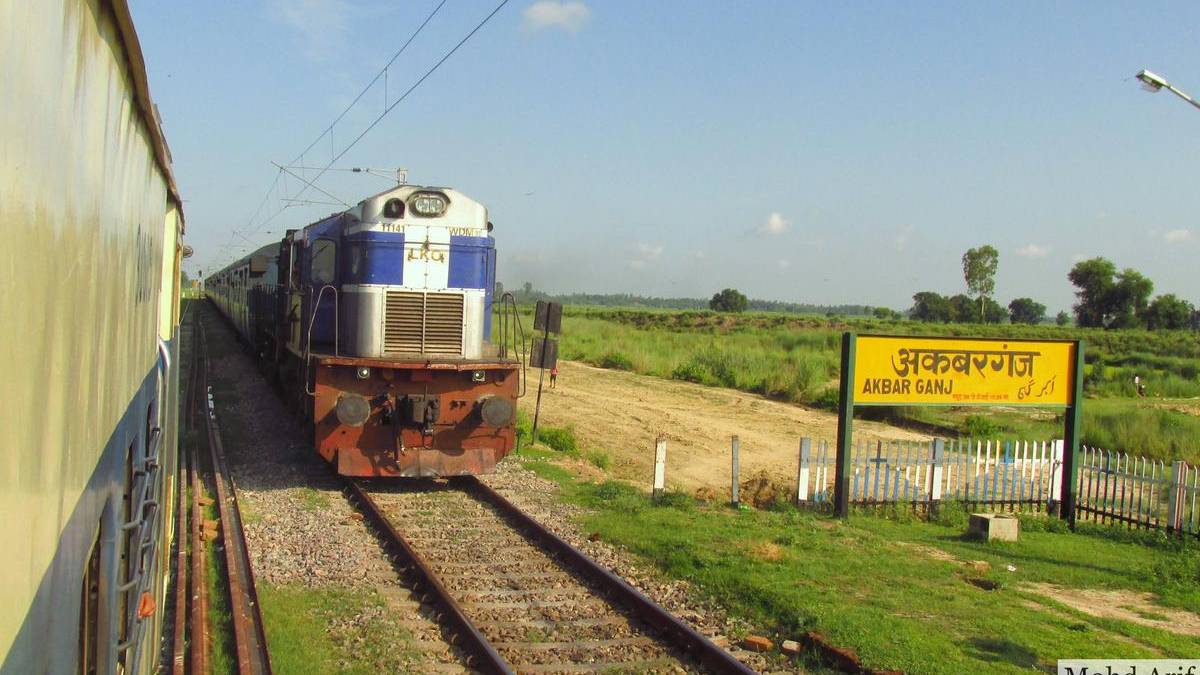 railway Lucknow division, eight stations, Fursatganj railway station, Warisganj halt station, Nihalgarh station