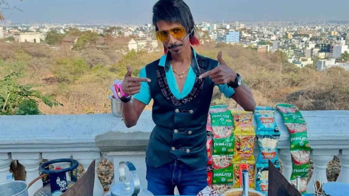 डॉली चायवाला की कमाई पर बोल बुरी तरह ट्रोल हुआ व्लॉगर! वीडियो हो रहा वायरल