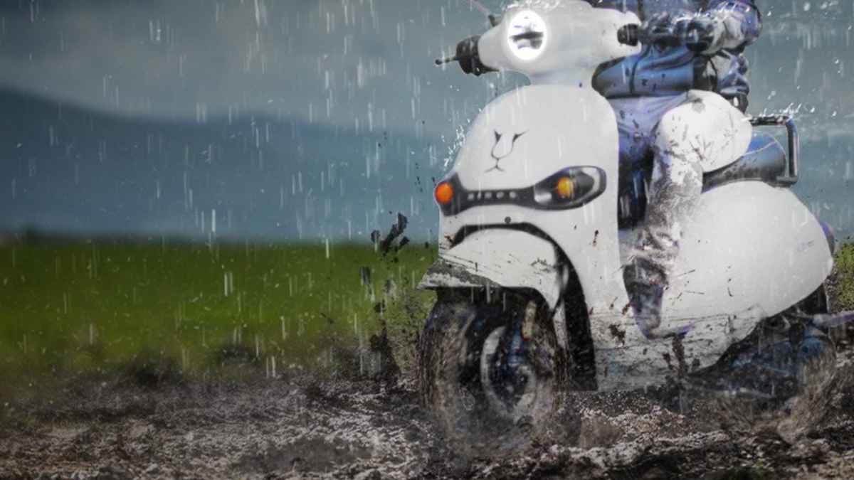 बारिश में खराब नहीं होगा इलेक्ट्रिक स्कूटर, बस फॉलो करें 5 जरूरी टिप्स