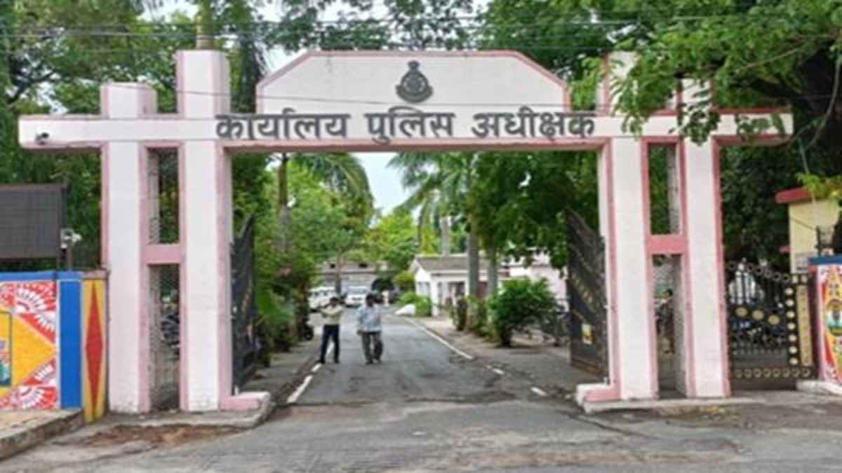प्रिंसिपल अकेले में बुलाते, गंदी हरकत करते, जबलपुर में टीचर संग एकजुट हुईं छात्राएं