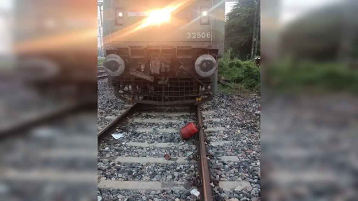 कानपुर में बड़ा हादसा टला, रेलवे ट्रैक पर सिलेंडर रख ट्रेन पलटाने की साजिश
