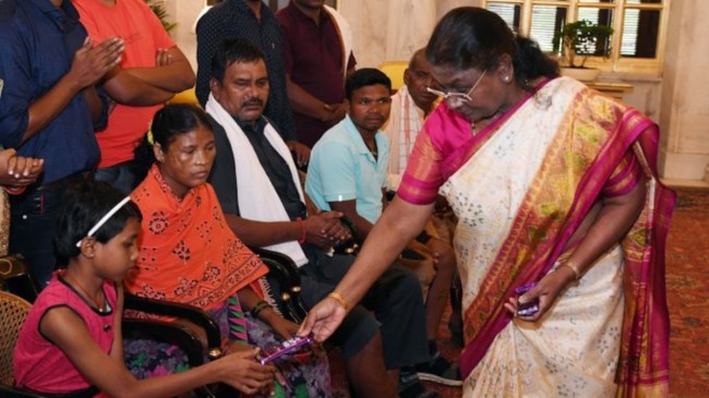 President Murmu Meet Naxal Victims President Murmu Meet Naxal Victims