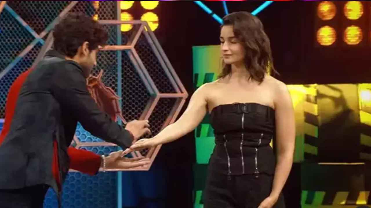 Alia Bhatt से फ्लर्ट करना 'खिलाड़ी' को पड़ गया भारी, एक्ट्रेस ने उड़ाईं चेहरे की हवाइयां