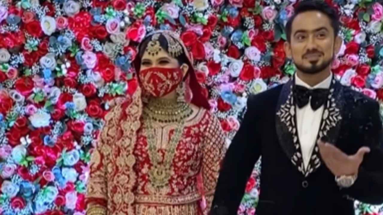 मास्क लगाकर पहुंचीं Adnaan Shaikh की बेगम, निकाह के बाद पहली बार दिखा नया जोड़ा