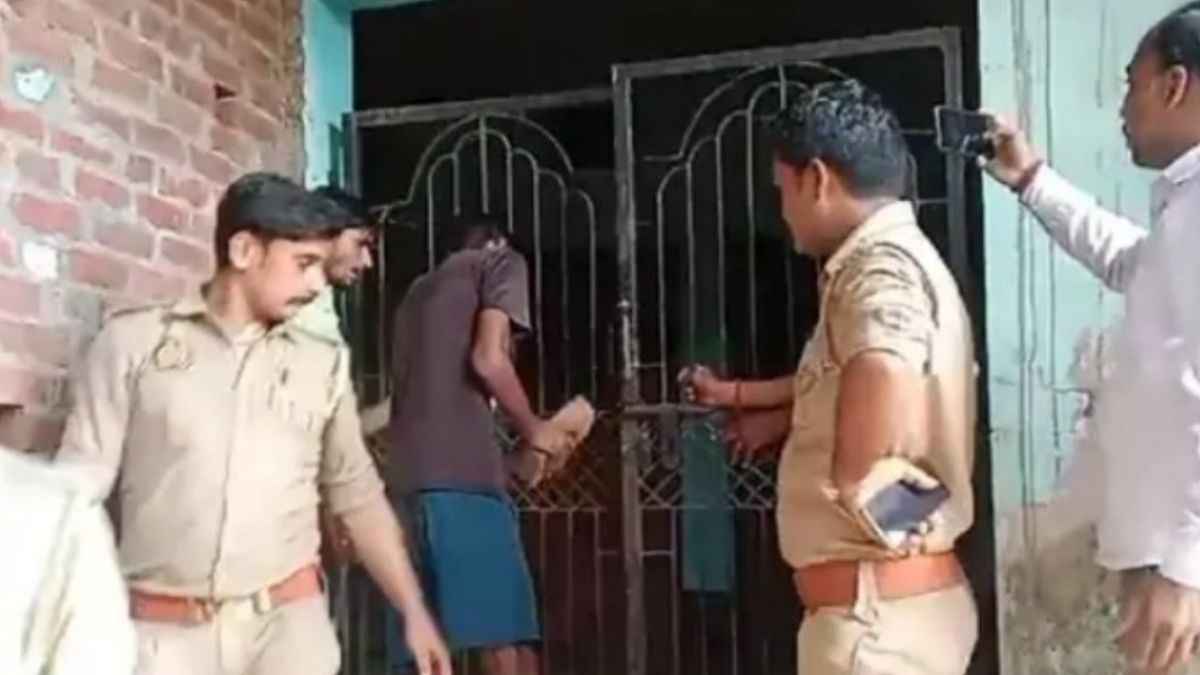 Video: घर में ताला लगा छात्रा के साथ कमरे में थे गुरुजी, चीख सुन पड़ोसियों ने डंडों से उतारा भूत