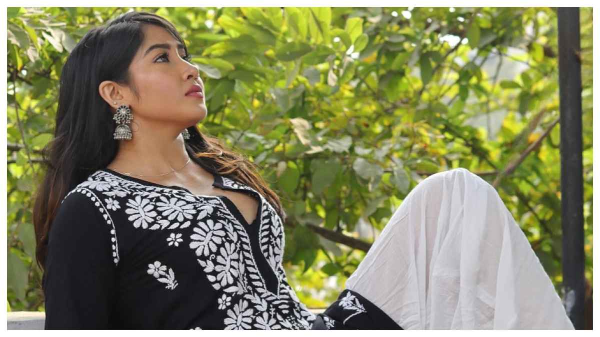 Sofia Ansari ने बिना ब्रा के शेयर की फोटोज, हसीना के हॉट अवतार ने हिला डाला इंटरनेट