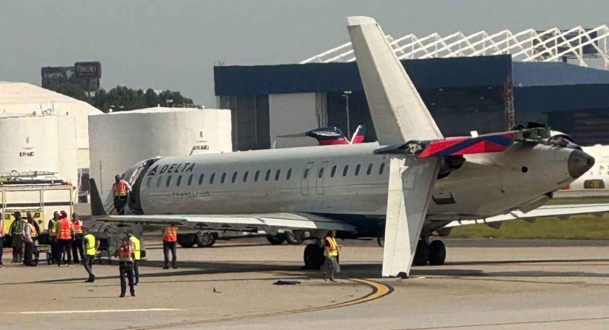 Two Planes Collided Atlanta Airport इस हादसे में एक विमान ज्यादा क्षतिग्रस्त हो गया। फोटोः @fl360aero