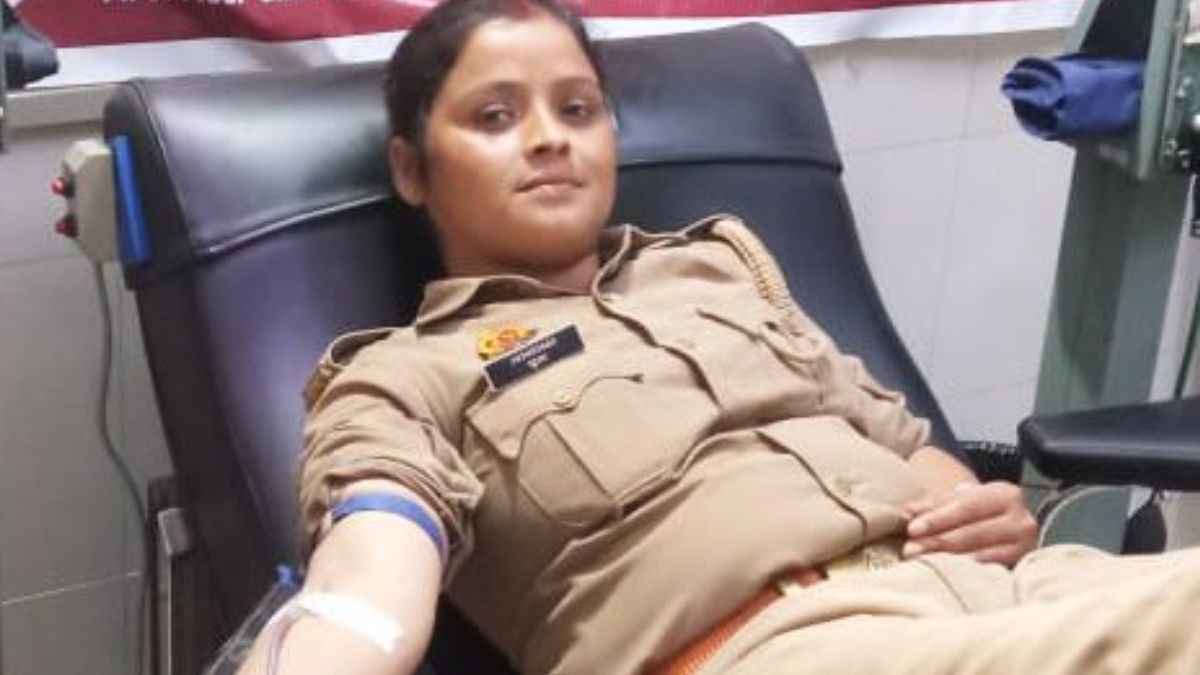 एक पुलिसवाली ये भी, नवजात की जान बचाने को दिया खून, जमकर तारीफ