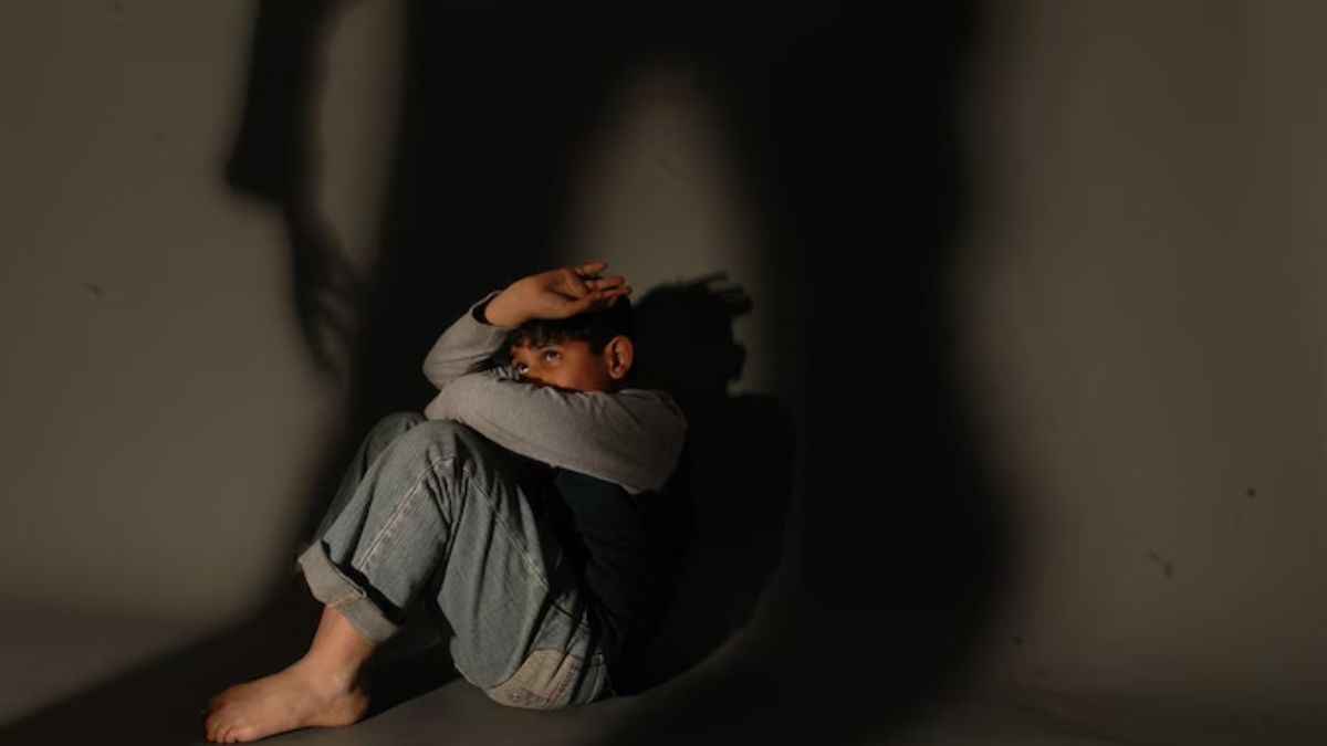 स्कूल बैग भूलने की 'खौफनाक' सजा! अलीगढ़ से आया चौंकाने वाला मामला