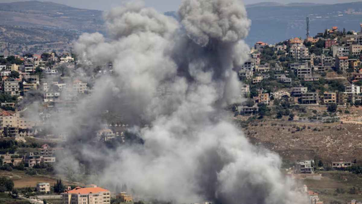 Israel में मचा 'हाहाकार'! Hezbollah ने एक साथ छोड़ी मिसाइलें और Drone