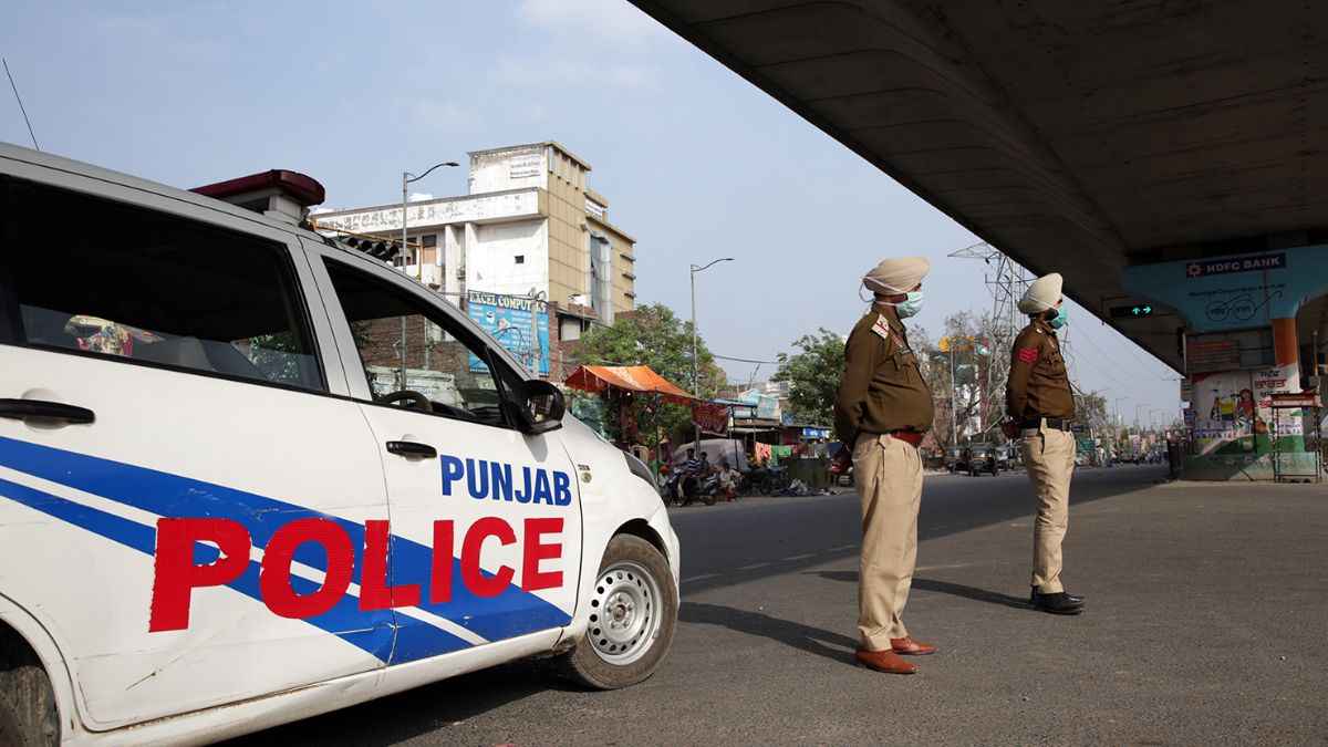 विदेश में नौकरी दिलाने वालों से सावधान! पंजाब की 25 ट्रैवल एजेंसियों पर एक्शन