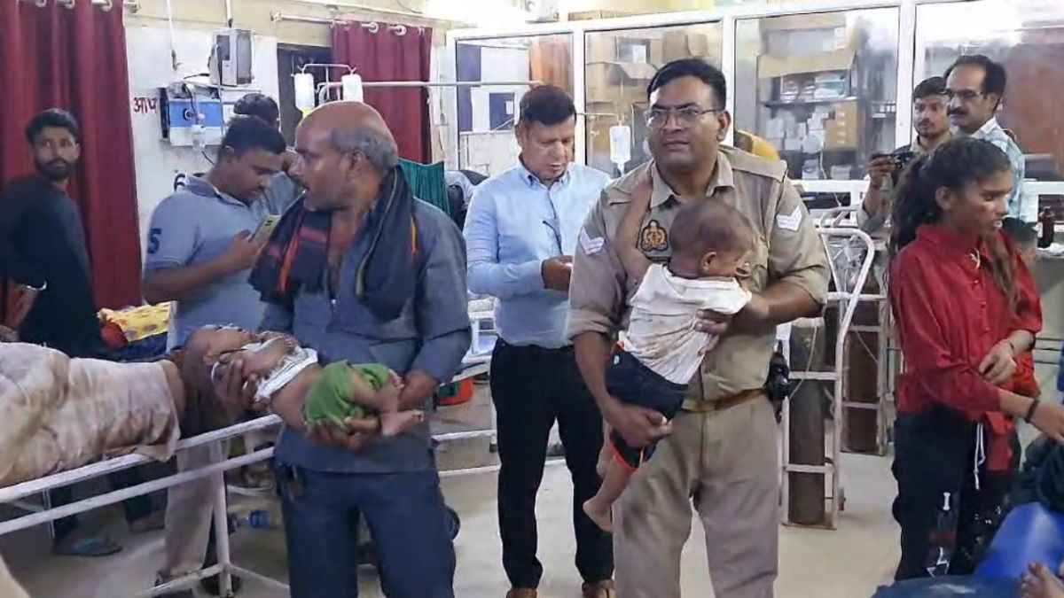 हाथरस में बड़ा हादसा, मैक्स और रोडवेज बस के बीच भीषण टक्कर, 15 की मौत