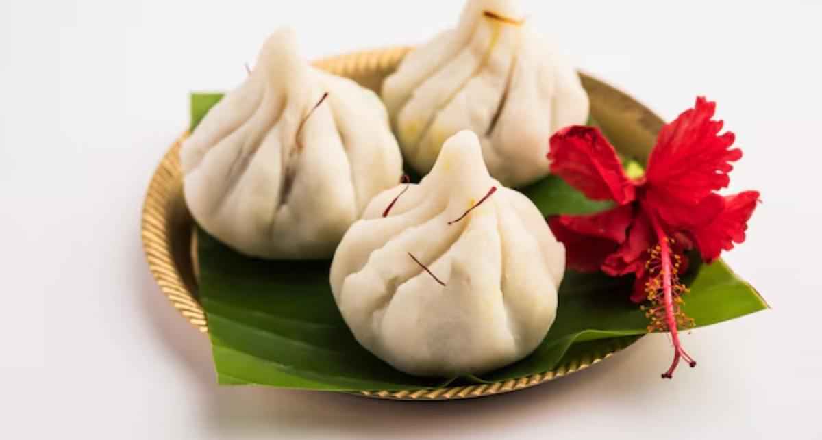 Modak Recipe: सिर्फ 10 मिनट में तैयार हो जाएंगे गणेश जी के प्रिय मोदक, जानें रेसिपी