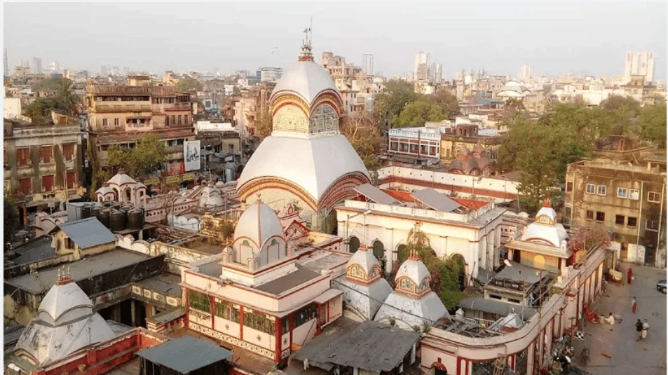 इन 5 मंदिरों में प्रसाद के रूप में मिलता है चिकन, मटन और मछली !