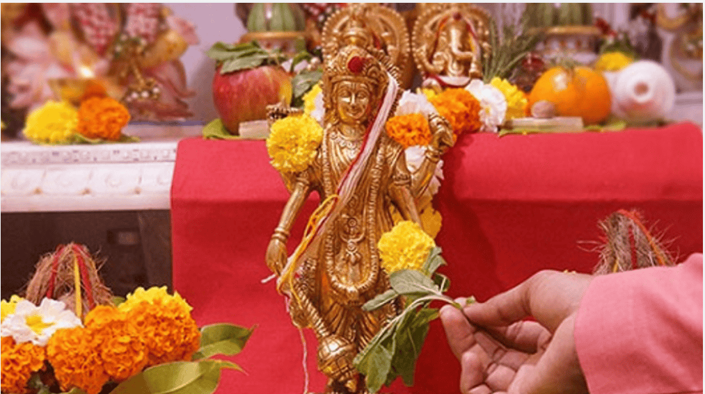 पूजा के समय आंखों से आंसू गिरना शुभ या अशुभ? जानें क्या कहता है ज्योतिष शास्त्र