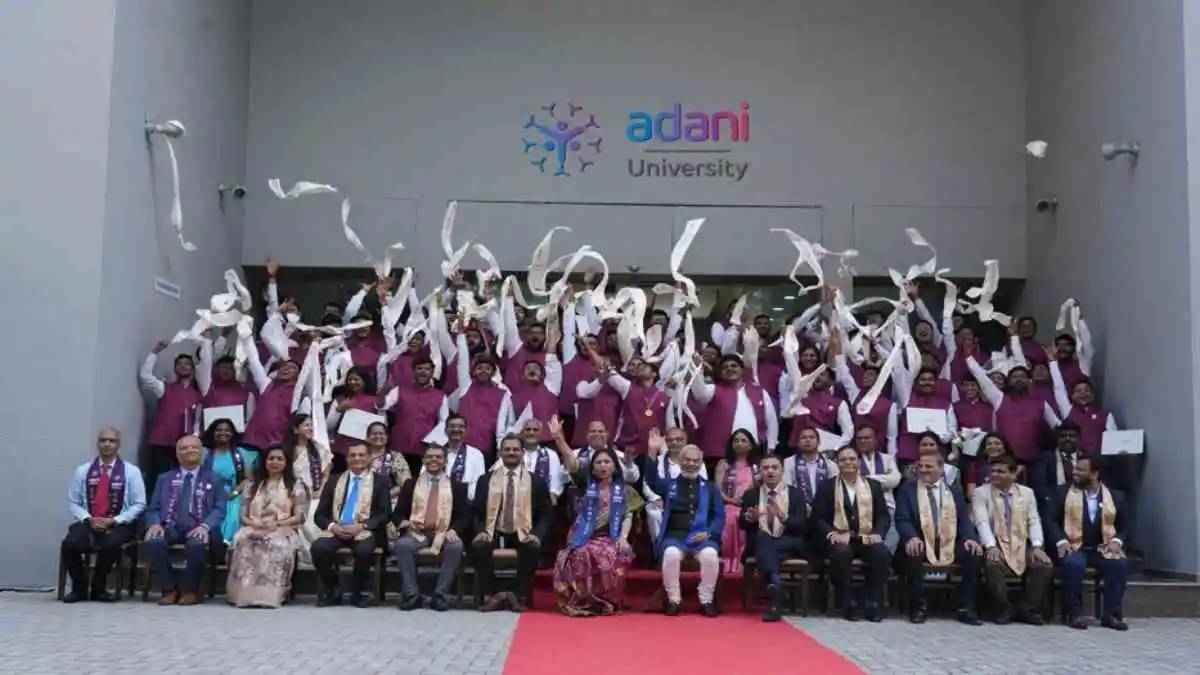4 गोल्ड मेडलिस्ट और 69 ग्रेजुएट्स...अडानी यूनिवर्सिटी की पहली कॉन्वोकेशन सेरेमनी