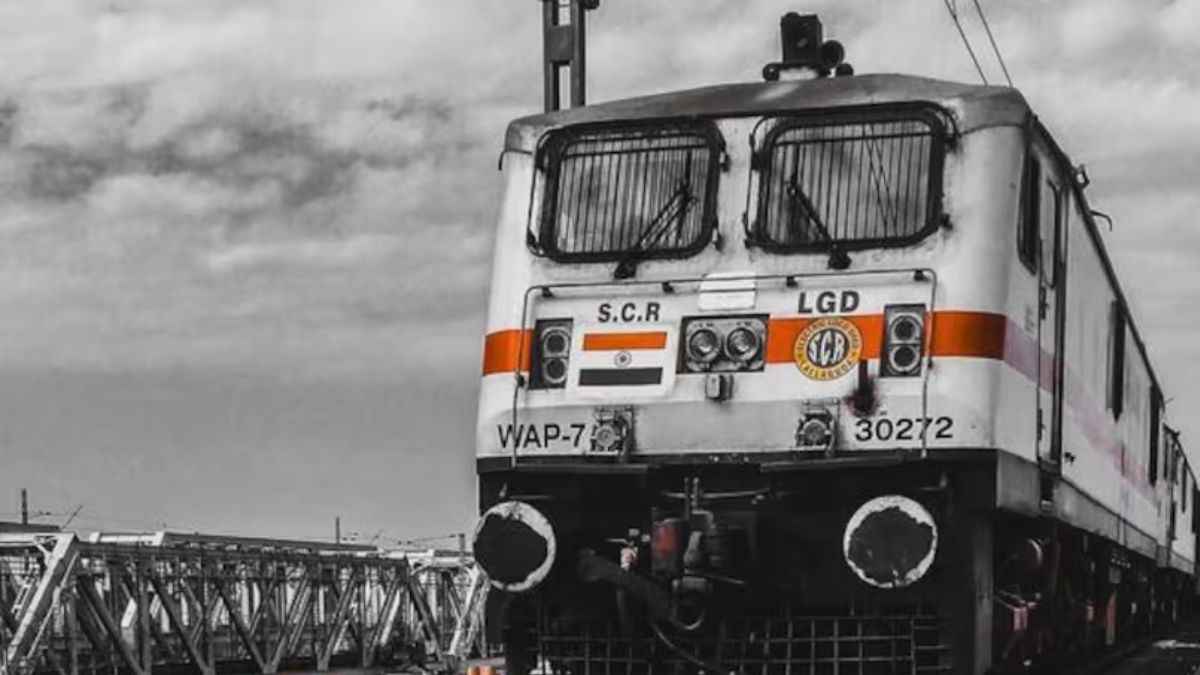 ट्रेन में सफर करने से पहले जान लें रेलवे के ये 4 नियम, वरना पड़ जाएगा भारी