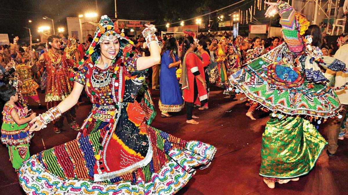 Gujarat Police SHE Team in Garba