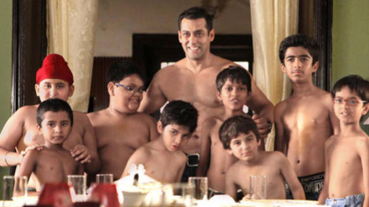 Salman Khan With Chillar Party Team