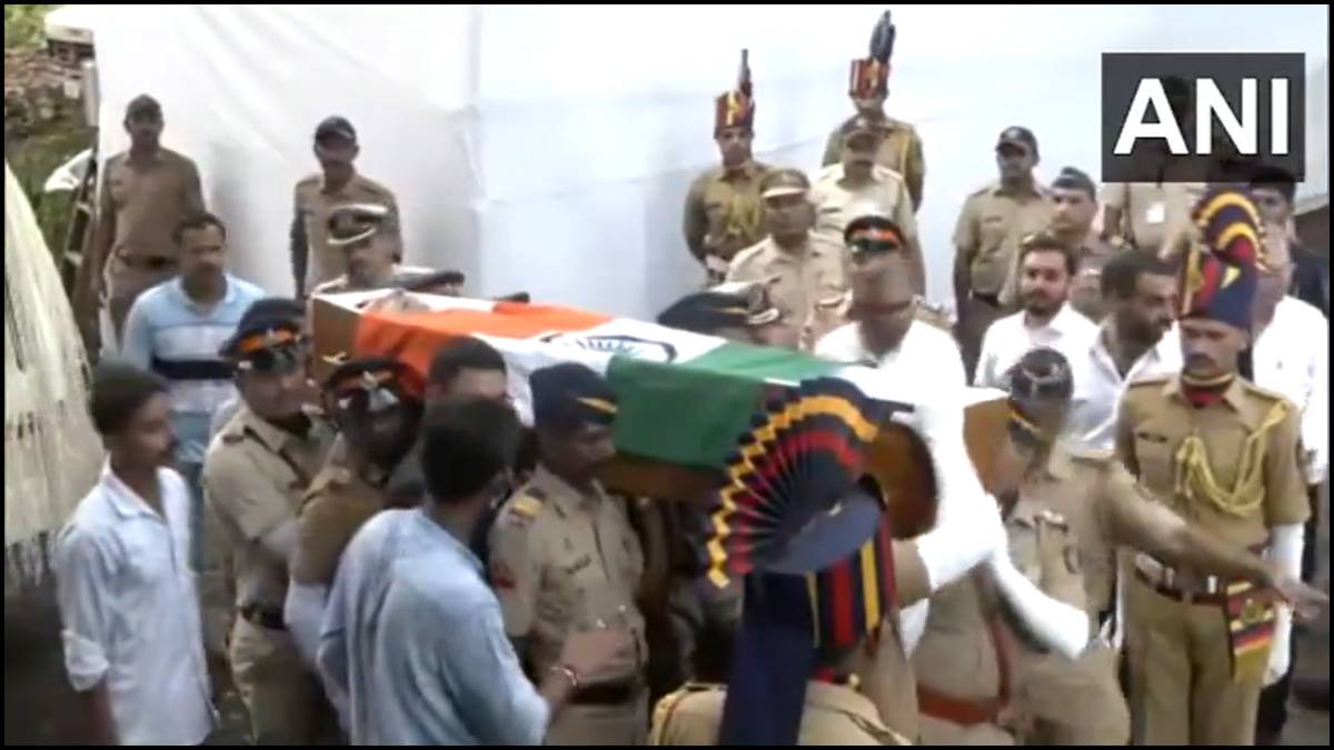 Mortal remains of Ratan Tata brought to Worli crematorium for his last rites