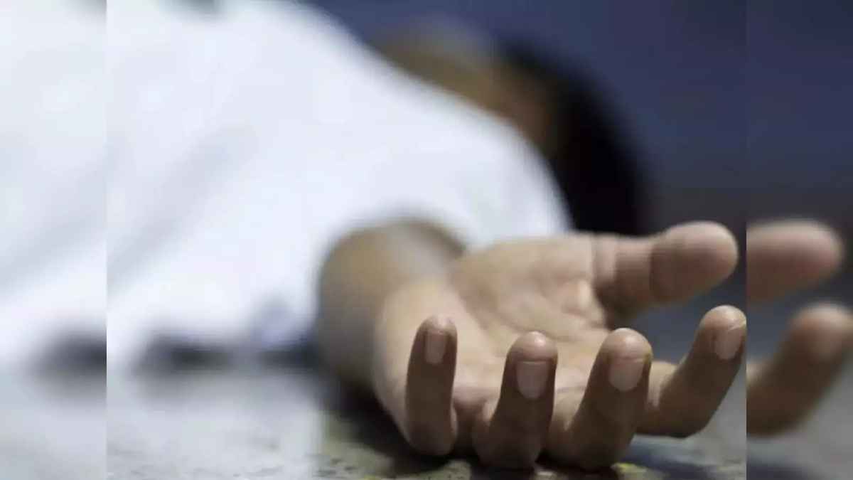 बेवकूफ ब्‍वॉयफ्रेंड! गर्लफ्रेंड को रुक नहीं रही थी ब्‍लीड‍िंग..इंटरनेट पर इलाज ढूंढता रहा, हुई मौत