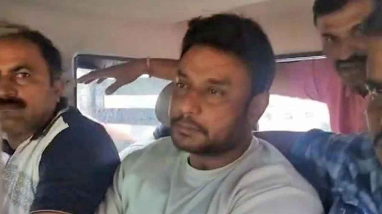 जेल में बंद एक्टर को डरा रहा फैन का भूत, रात को चीखने-चिल्लाने का दावा