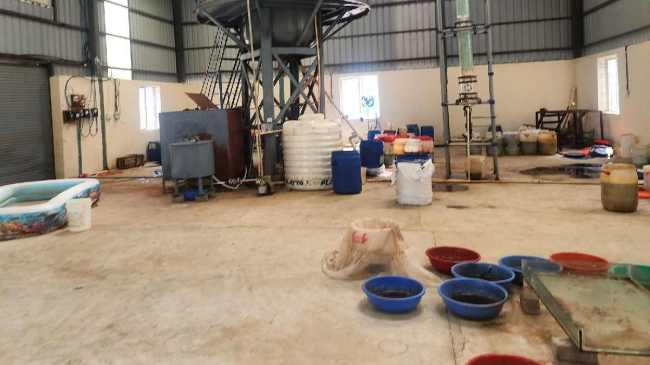 рдЗрд╕ рдлреИрдХреНрдЯреНрд░реА рдореЗрдВ рддреИрдпрд╛рд░ рд╣реЛрддреА рдереА рдбреНрд░рдЧреНрд╕ред рдЗрд╕ рдлреИрдХреНрдЯреНрд░реА рдореЗрдВ рддреИрдпрд╛рд░ рд╣реЛрддреА рдереА рдбреНрд░рдЧреНрд╕ред