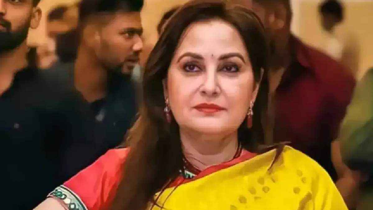 'आजम खां के चेलों को सबक सिखाऊंगी...', मुरादाबाद कोर्ट में पेश हुईं जयाप्रदा, एसटी हसन को लेकर कही ये बात