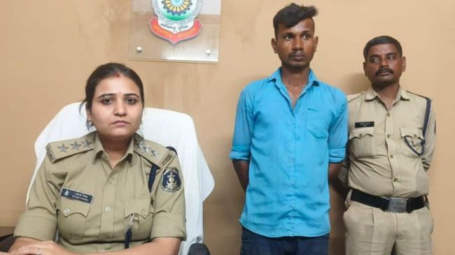 рджреЛрд╕реНрдд рдХреЗ рд╣рд╛рде-рдкреИрд░ рдмрд╛рдВрдзрдХрд░ рдирд╣рд░ рдореЗрдВ рдлреЗрдВрдХрд╛! рдореЛрдмрд╛рдЗрд▓ рдФрд░ рдмрд╛рдЗрдХ рдХреЗ рд▓рд╛рд▓рдЪ рдореЗрдВ рдЬрд┐рдЧрд░реА рдпрд╛рд░ рдХрд╛ рдХрд░ рджрд┐рдпрд╛ рдХрддреНрд▓ Chhattisgarh Crime News