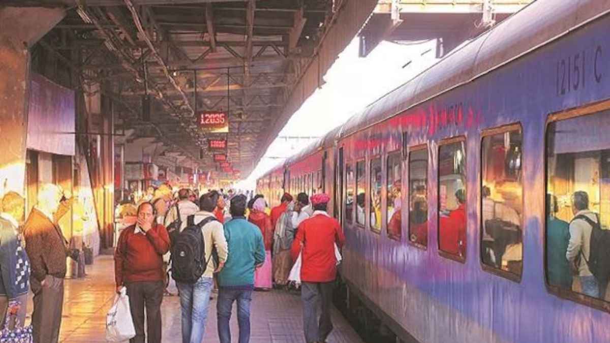 यात्रियों के कन्फर्म टिकट ऑटोमेटिक हो रहे कैंसिल, IRCTC के एक्स हैंडल पर आ रहीं कंप्लेंट