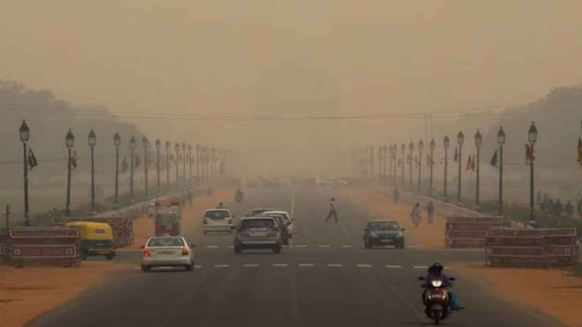 Delhi Pollution: राजधानी की हवा हुई जहरीली, लग सकता है ग्रैप-2, जानिए किन चीजों पर रहेगा बैन