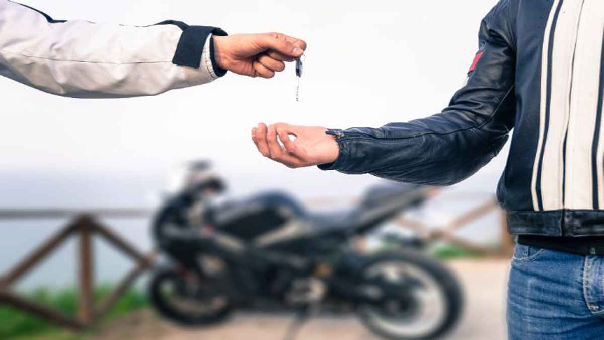 सस्ते के चक्कर में सेकंड हैंड मोटरसाइकिल खरीदना पड़ न जाए महंगा! इन 5 बातों का रखें ध्यान